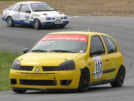 'Øvelse gør mester' siger man, og for Clausen der er racedebutant i år i Clio Cuppen, gav 'øvelsen' i DEC ham en sejr!